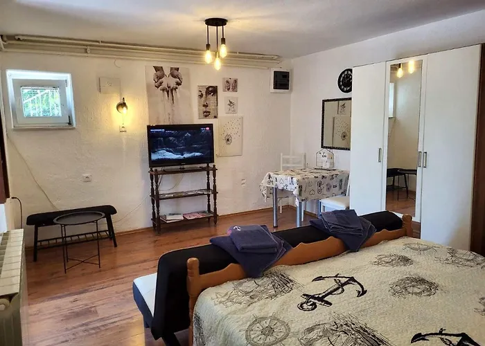 Felix Apartman *